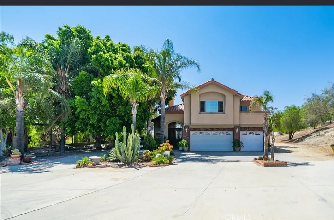 HOME IN THE HEART OF WOODCREST